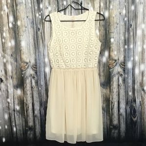 EUC Hem & Thread Sleeveless Crochet Dress Sz. M
